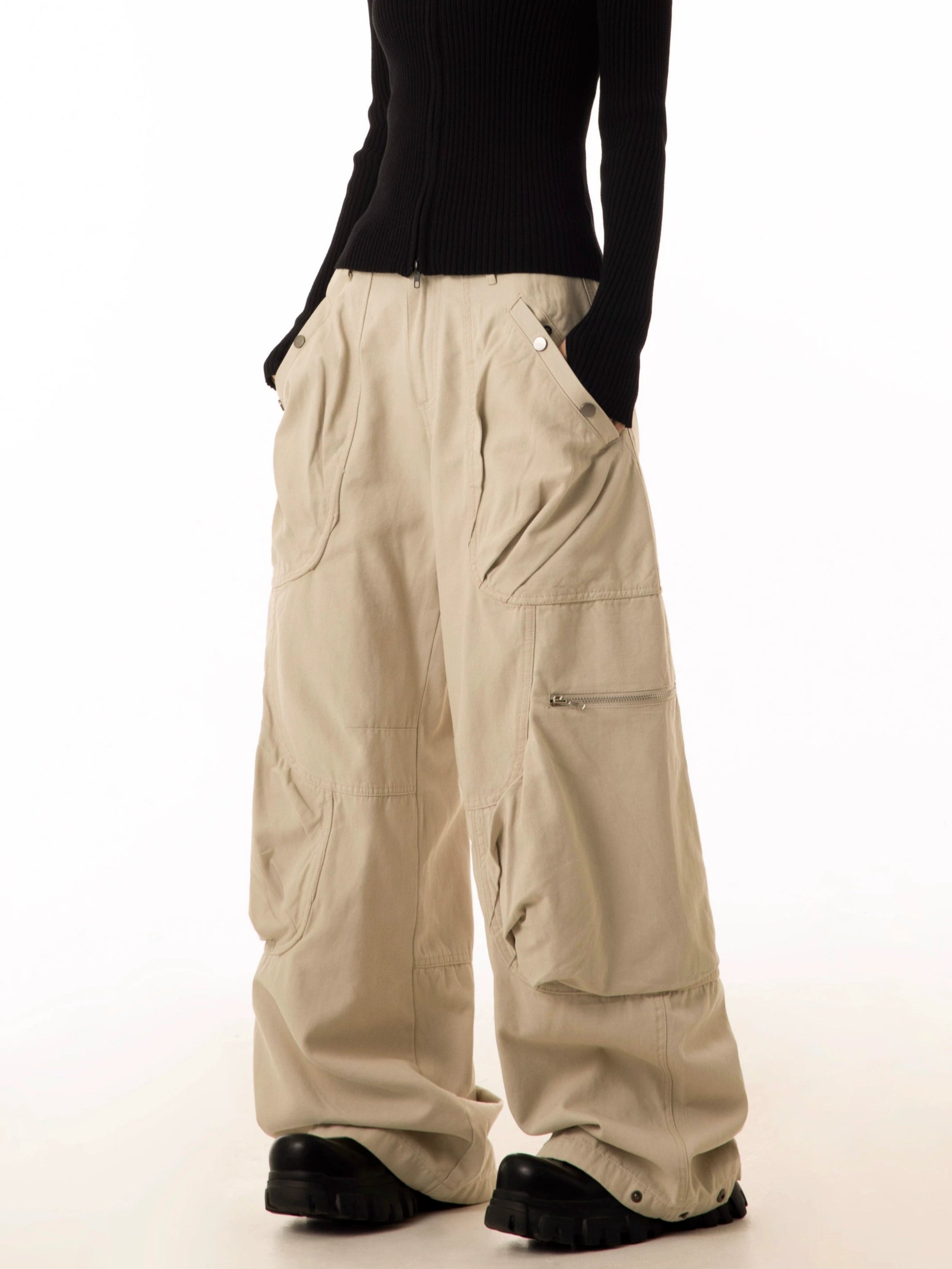 Half Price Wide-Leg Cargo Pants with Oversized Pleated Pockets and Zipper Details