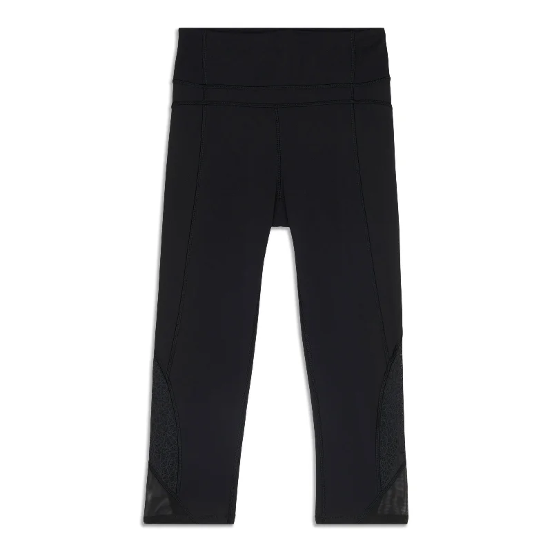 Weekend Wonders Await! Twist And Train High-Rise Crop - Resale